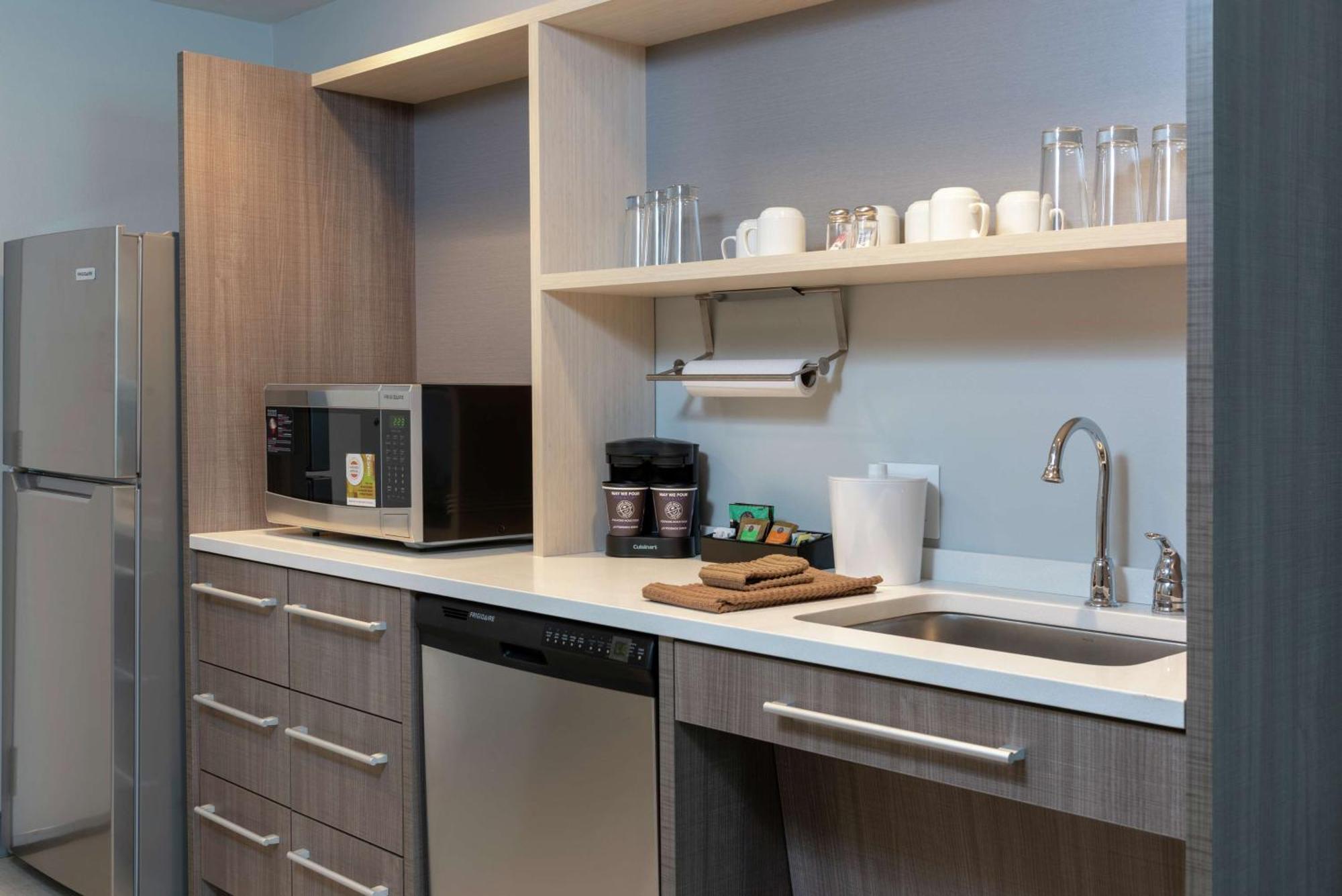 Home2 Suites By Hilton Indianapolis Airport Экстерьер фото