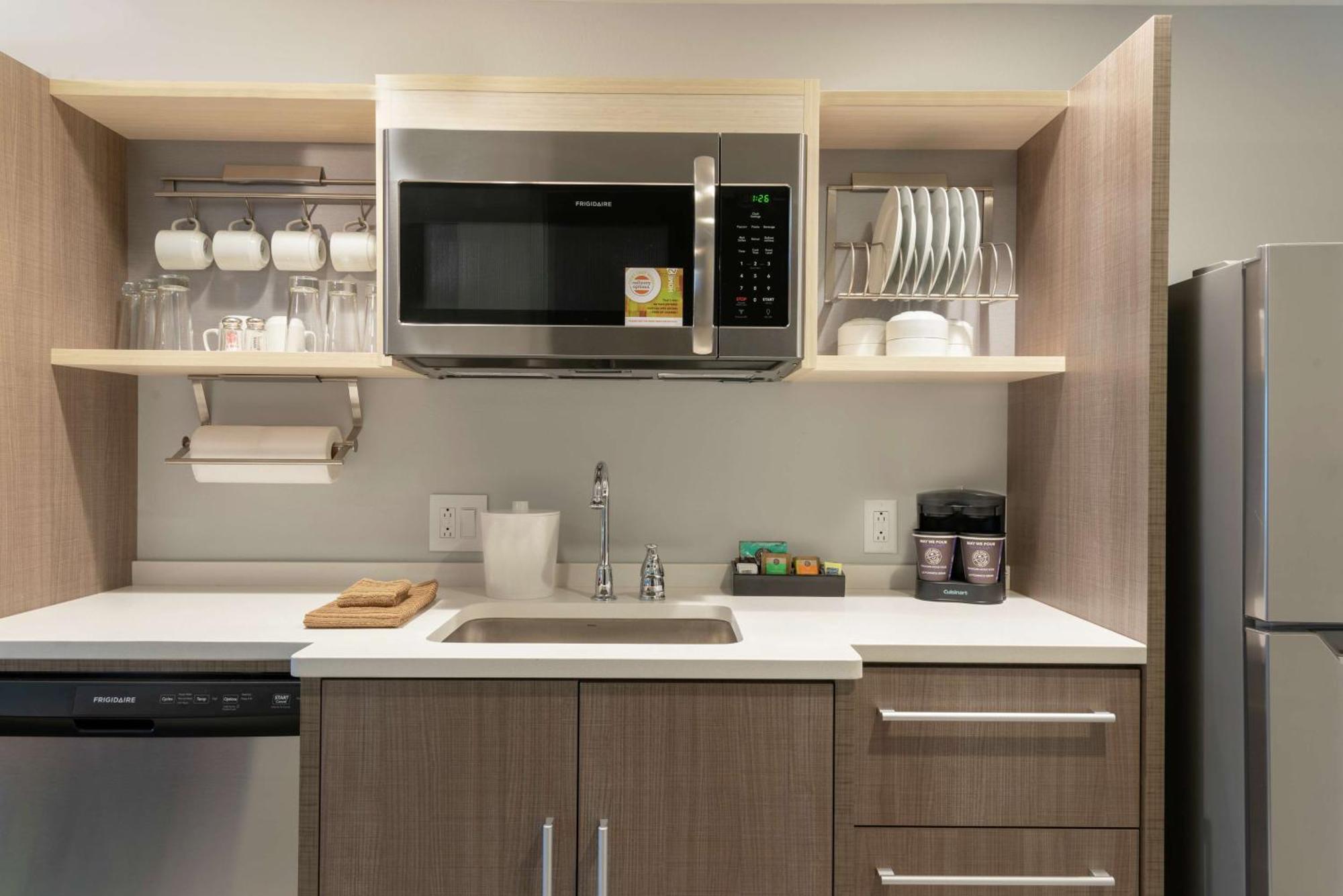 Home2 Suites By Hilton Indianapolis Airport Экстерьер фото